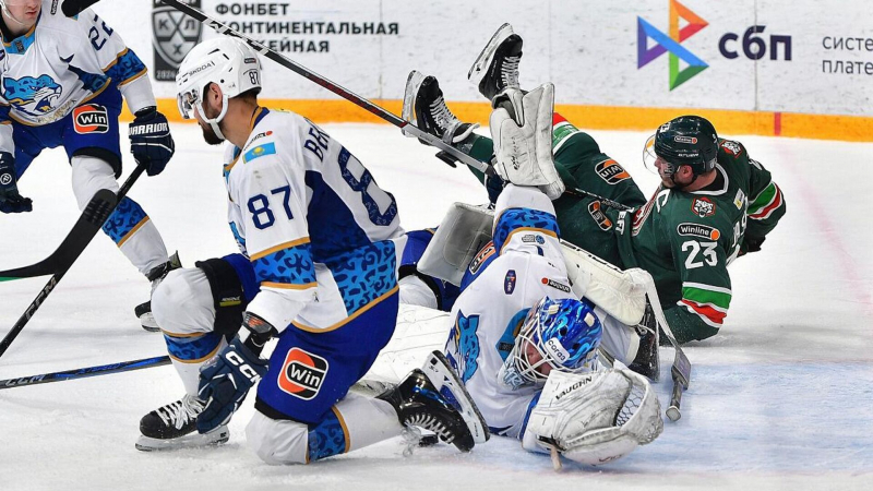 "Барыс" в овертайме уступил "Ак Барсу" 