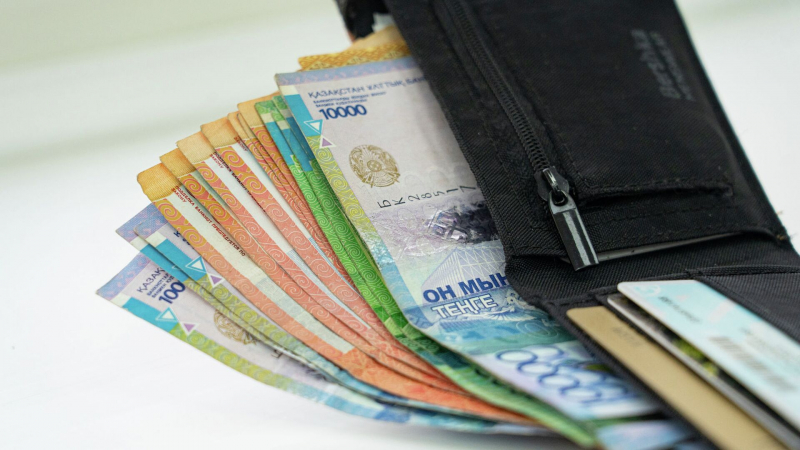 В Казахстане пересмотрят минимальную зарплату 