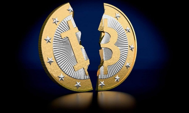 Whale Alert: переведено 12 447 BTC на сумму до 500 миллионов долларов