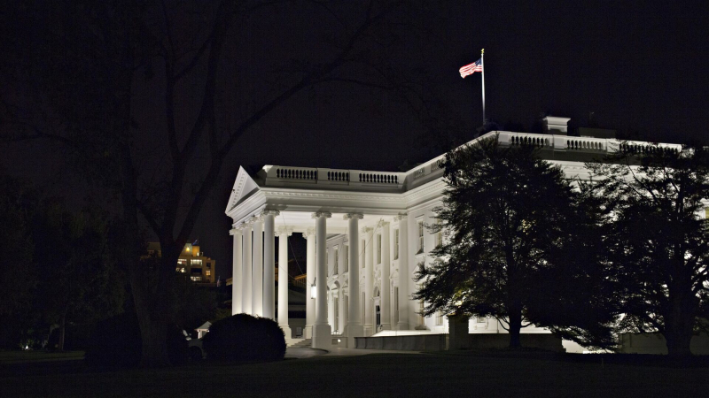 Белый дом не стал комментировать слова Трампа о "глупом решении" Байдена