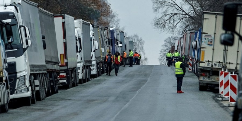 Фури їдуть залізницею. Як українські торгівельні мережі реагують на блокування кордону