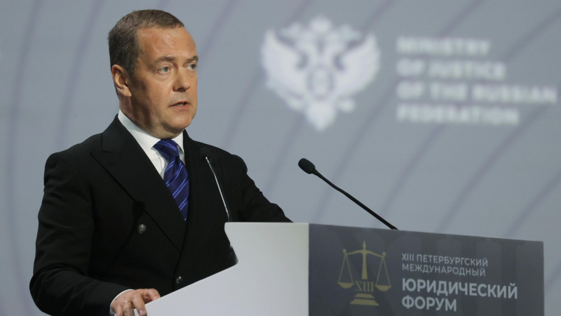 На Западе забили тревогу из-за заявления Медведева по Украине